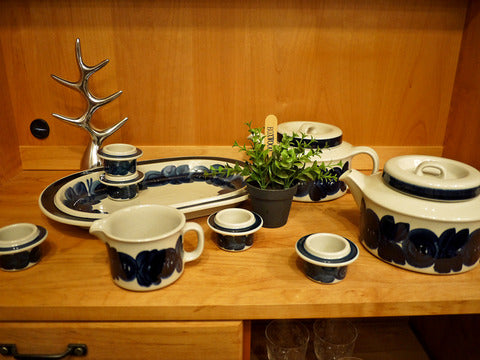 アラビア ARABIA アネモネ Anemone ～ARABIAの女性デザイナー”ウラ・プロコッペ”がデザインを手掛けたコバルトブルーの凛とした花【買取と販売とレンタルのお店】