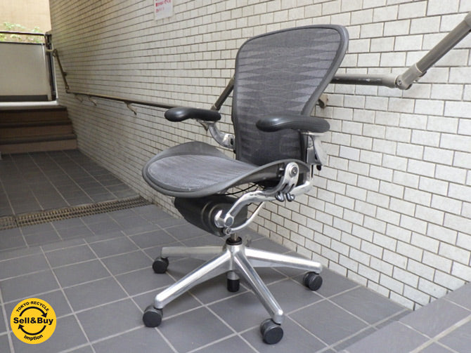 ハーマンミラー Herman Miller アーロンチェア Bサイズ ポスチャーフィット ポリッシュドアルミベース × タキシードブラック フル装備 ～唯一無二の大人気ワークチェア～ 【 買取と販売とレンタルのお店 】