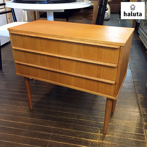 ハルタ haluta 取扱 北欧ビンテージ オーク材 3段 ミニチェスト ～ 北欧からやってきた小振りで可愛いチェストに釘づけ。 【買取と販売とレンタルのお店】