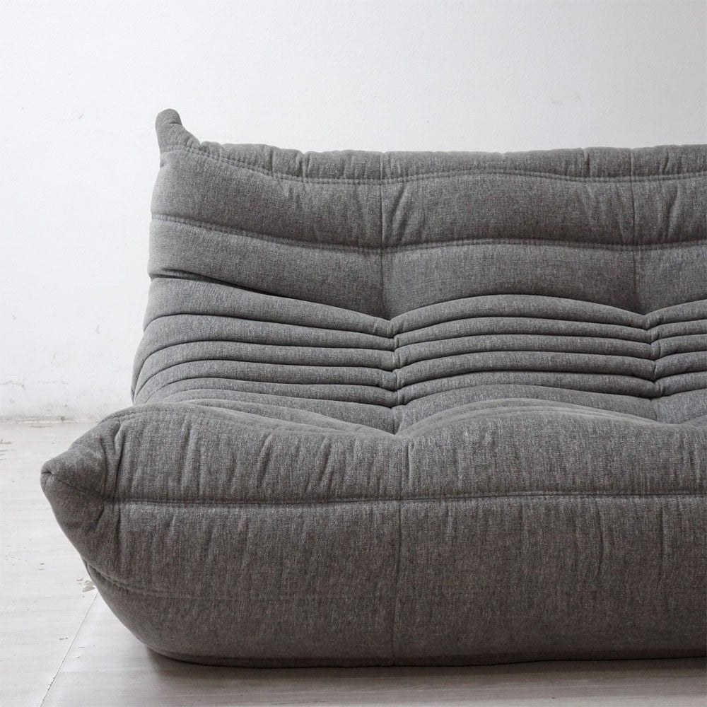 リーンロゼ ligne roset トーゴ TOGO 3シーターソファ ファブリック グレー ミッシェル・デュカロワ Michel Ducaroy フランス家具 ～硬いフレームを使用しない心地良いシーティング～