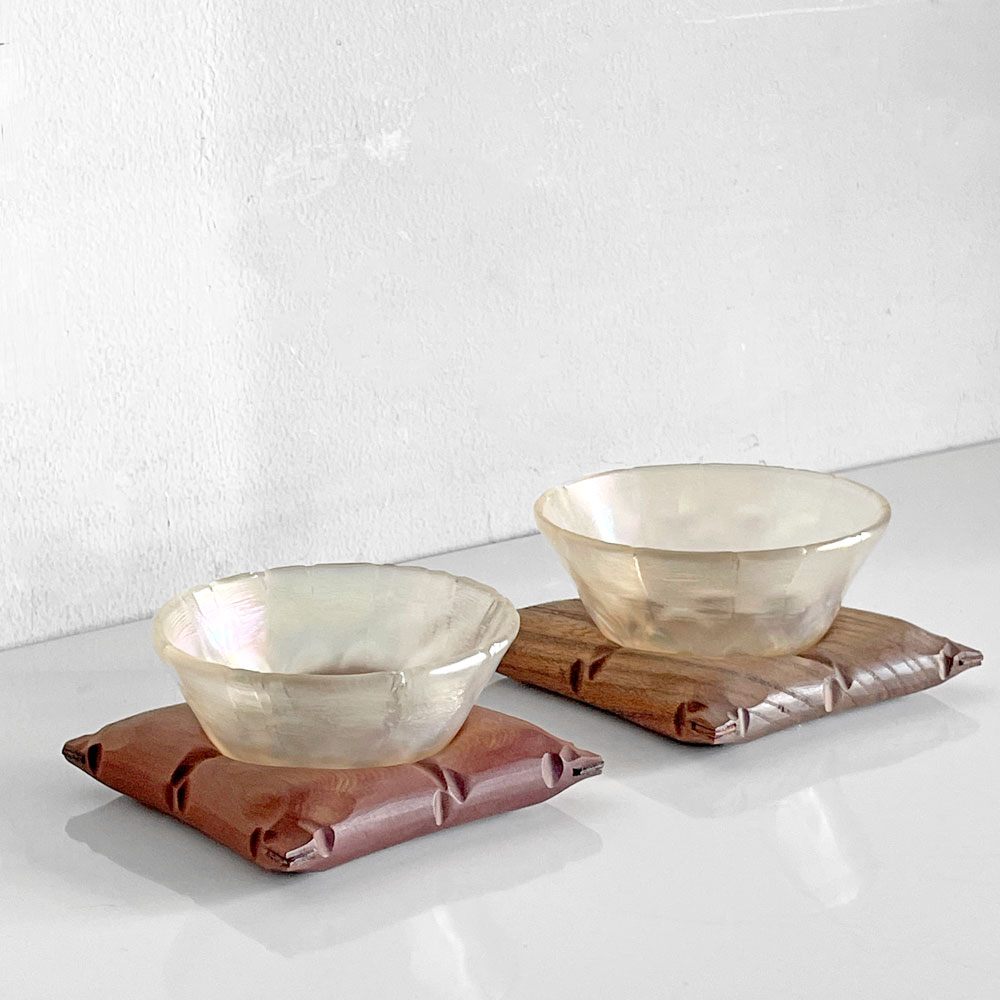 【自由が丘店】菅井淳介 虹彩硝子 木ッション盃 大小2客セット ぐい呑み 無垢材 バウ工房 現代作家 買取させていただきました。