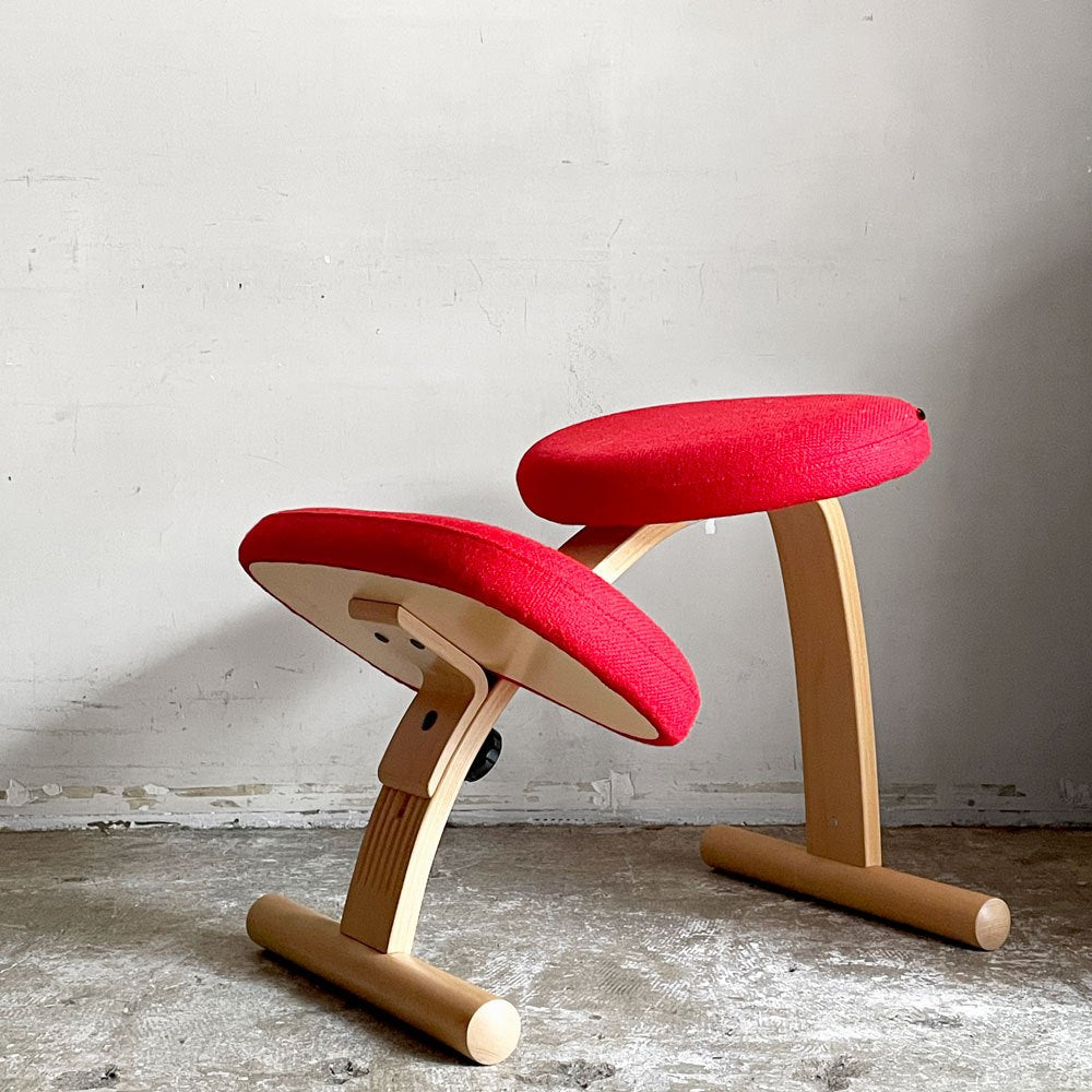 【自由が丘店】リボ Rybo バランスイージー Balans Easy バランスチェア レッド系カラー ファブリック ブナ材 学習椅子 姿勢矯正 ノルウェー 北欧 ■ 買取させていただきました。