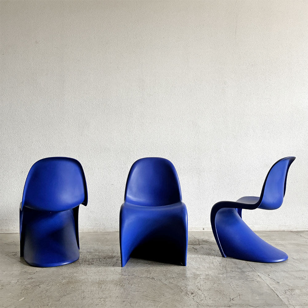 【登戸BASE店】ヴィトラ vitra パントンチェア Panton Chair ブルー 屋内外使用可 ヴェルナー・パントン 旧モデル 廃番カラー ミッドセンチュリー スペースエイジ 計3脚 買取させていただきました。