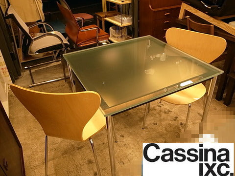 カッシーナixc ル・コルビジェ ダイニングテーブル LC10 フロストガラス～ 美しいモダンデザインに思わず息をのむ迫力【買取と販売とレンタルのお店】