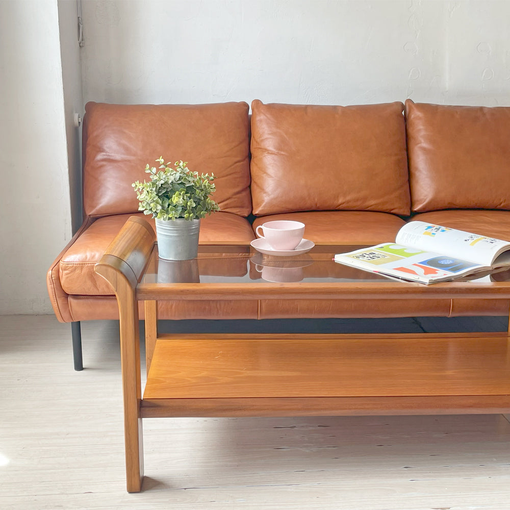 UKビンテージ チーク材 ブラウンスモークガラストップ コーヒーテーブル センターテーブル ～ 気品あるチーク材の色合いが美しい