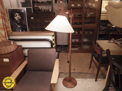 dyrlund / デューロン社 『 チーク無垢材 ビンテージ スタンドライト 』～温かみあるチークの質感とぽってりとした丸いジョイント部が特徴～ 【買取と販売とレンタルのお店】