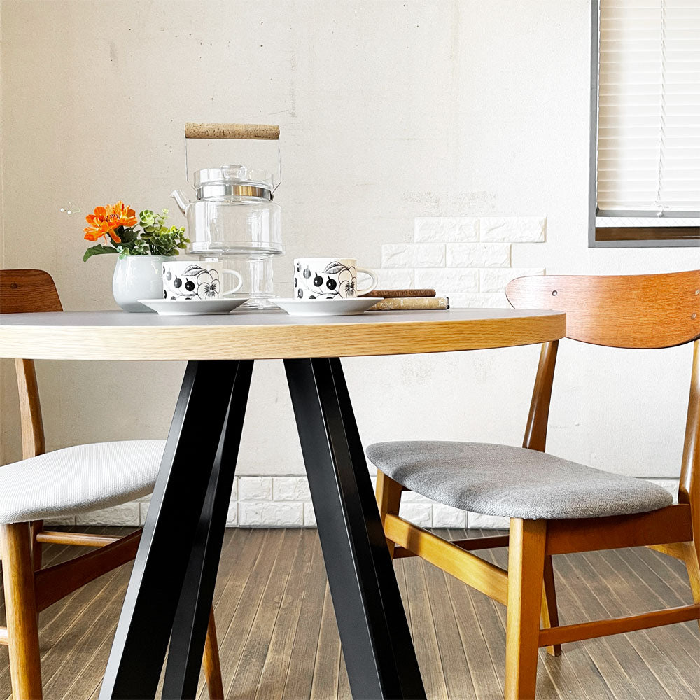 かなでもの KANADEMONO ザ・カフェテーブル THE CAFE TABLE Black Steel 4pin ラウンド Φ80cm リノリウム天板 Mauveカラー ～とっておきの場所～