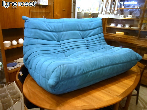 ligne roset / リーン・ロゼ　2P ソファ　ターコイズ～脚を取ることで生まれた奇抜な名作ソファ【買取と販売とレンタルのお店】