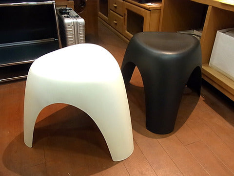 柳宗理 伝説のスツール~　Vitra ヴィトラ Elephant Stool エレファントスツール　Black & White　Design: 柳宗理 【買取と販売とレンタルのお店】