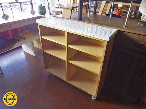 モモナチュラル MomoNatural モザイク タイルトップ スリム キッチンワゴン～シンプルかつナチュラルなレトロ可愛いキッチンワゴン。【買取と販売とレンタルのお店】