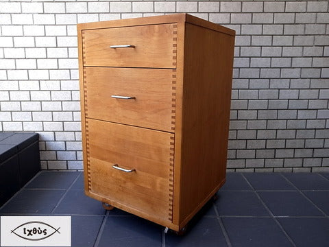 ikususu wood workshop イクスス アルダー材 3段 デスク ワゴン 木製キャスター ～脇役なのに主役級【買取と販売とレンタルのお店】