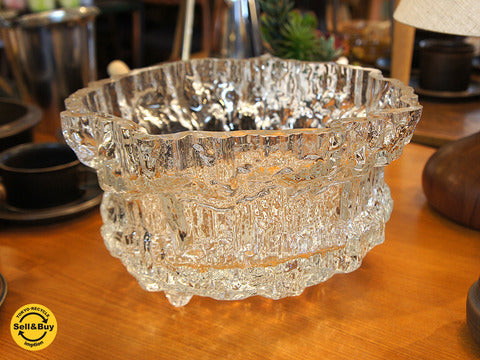 iittala / イッタラ　3433　”Miracus”　タピオ・ヴィルカラ ～ 氷の洞窟を連想させる存在感あるアートグラス