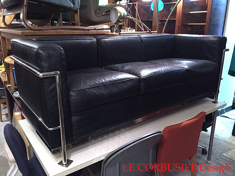 LE CORBUSIER ル・コルビュジェ デザイン プロダクト LC2 グランフォール ソファ & LC4 シェーズロング ～ 座る人の事を最大限に考慮された革新的なデザイン。 【買取と販売とレンタルのお店】