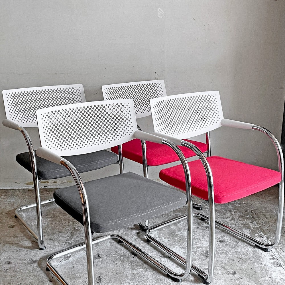 【自由が丘店】ヴィトラ vitra ビザビ2 Visavis2 アームチェア デスクチェア カンティレバー スタッキング可能 アントニオ・チッテリオ グレー系×2 レッド系×2 計4脚 買取させていただきました。