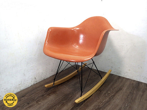 ハーマンミラー Herman Miller 1954-89 アームシェルチェア ロッキングベース イームズ ～ ミッドセンチュリーを代表する名作チェア入荷です。 【買取と販売とレンタルのお店】