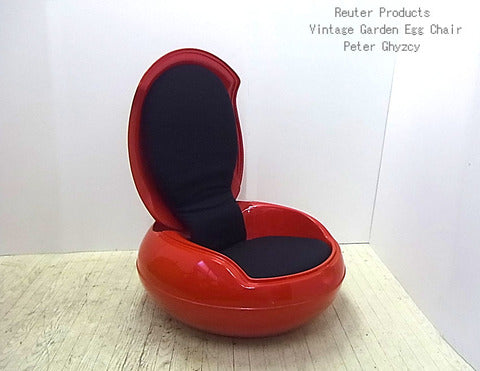 庭にも置ける未来なタマゴ～ビンテージ ガーデンエッグチェア Peter Ghyzcy