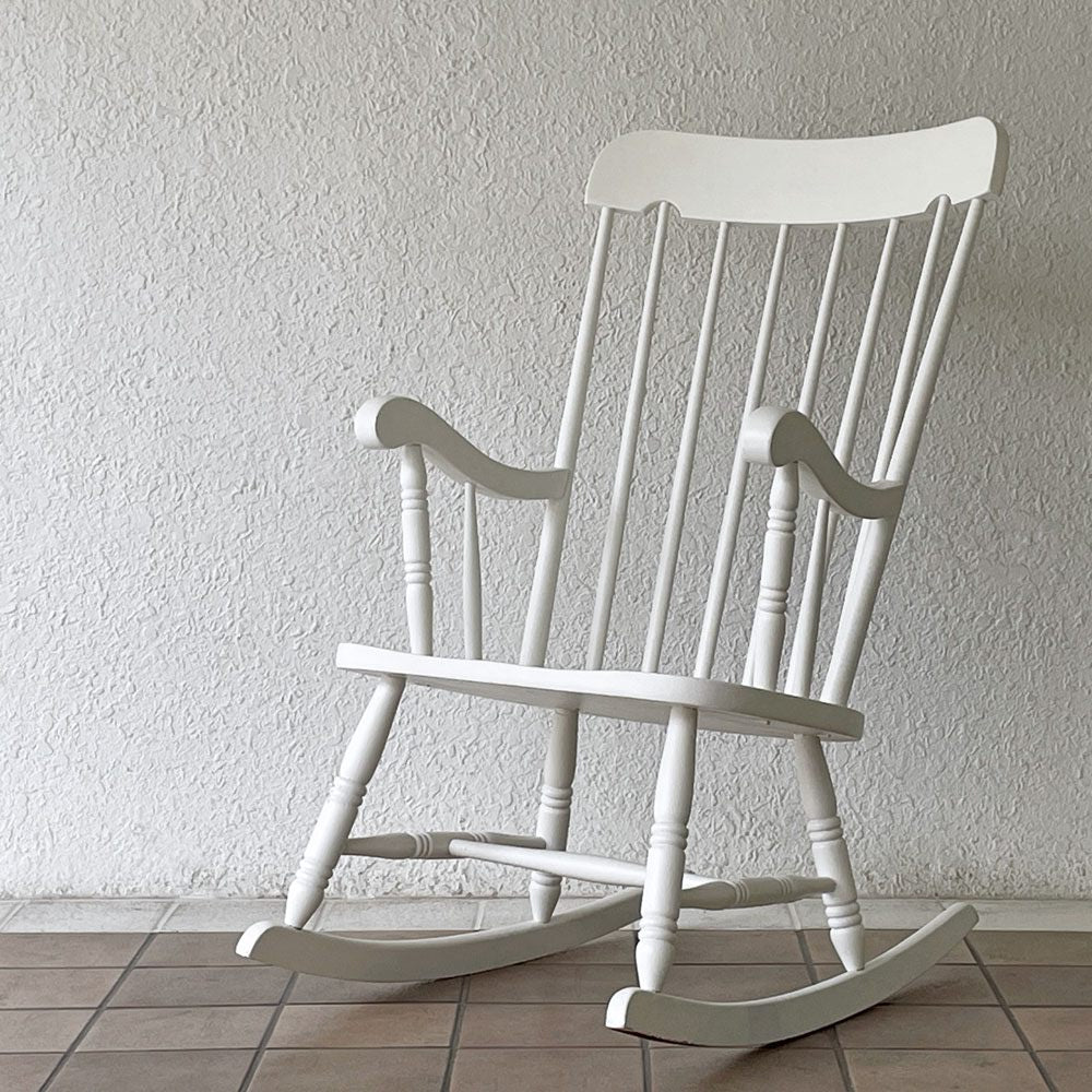 【用賀店】クラシカルデザイン Classical Design ロッキングチェア 揺り椅子 ホワイトペイント スポークバック 買取させていただきました。
