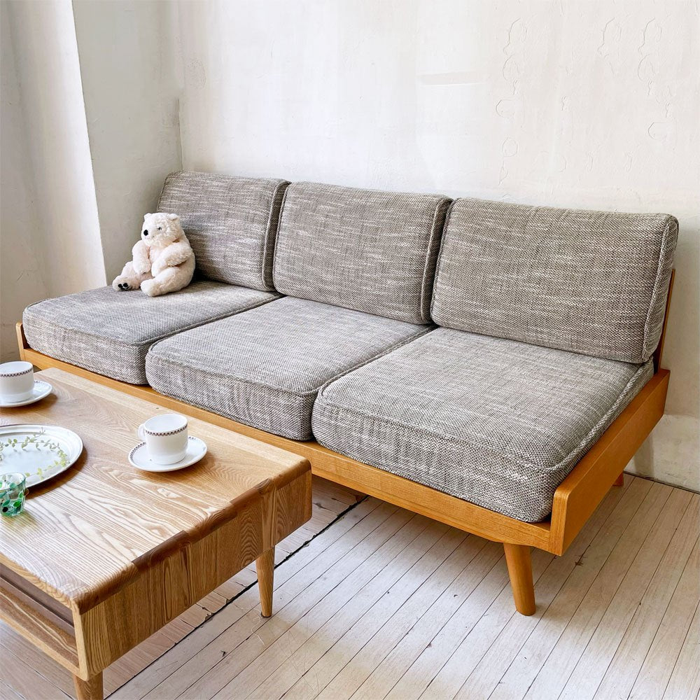 【下北沢店】ウニコ unico アルベロ ALBERO 3シーター ソファ 3人掛け チークカラーフレーム ファブリック カバーリング 北欧スタイル  買取させていただきました。