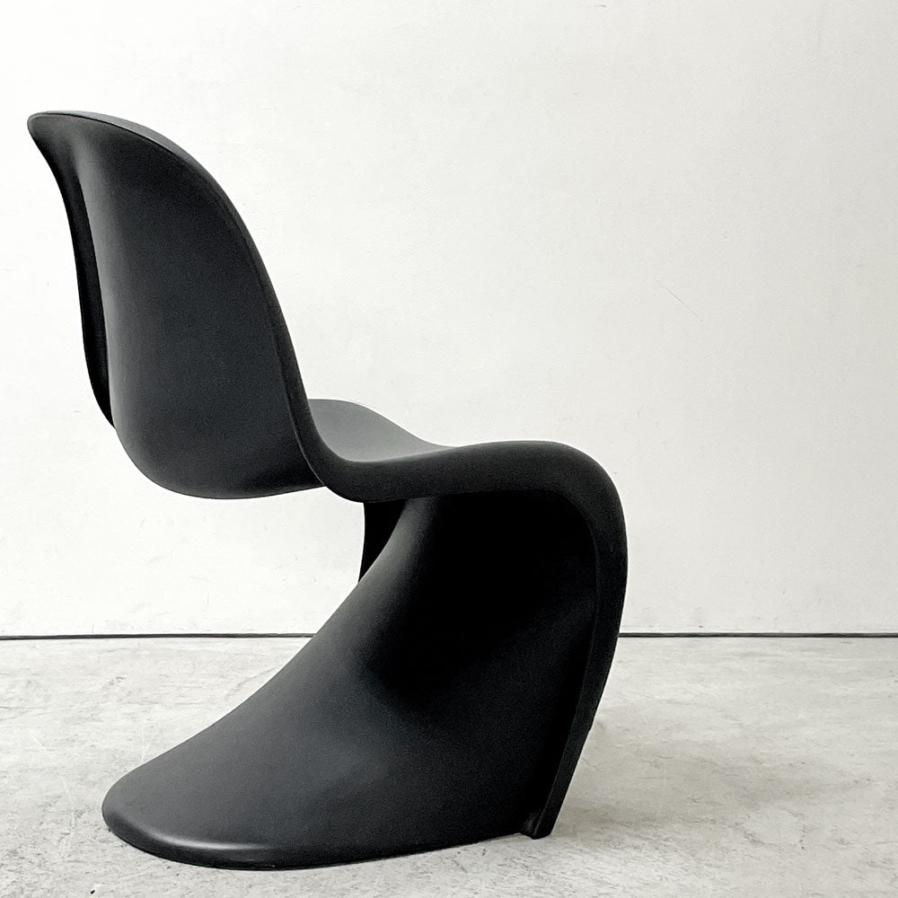 【祖師ヶ谷大蔵店】ヴィトラ vitra パントンチェア ダイニングチェア スタッキングチェア ディープブラック ヴェルナー・パントン Panton ミッドセンチュリー スペースエイジ 定価58,300円 買取させていただきました。