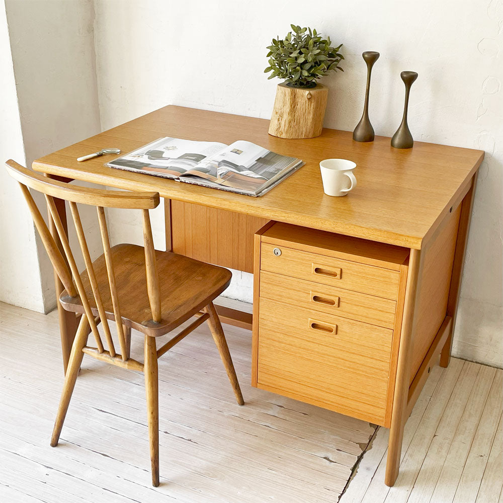 【下北沢店】天童木工 Tendo チーク材 片袖デスク 抽斗3杯 w105cm ジャパンミッドセンチュリー ビンテージ 買取させていただきました。