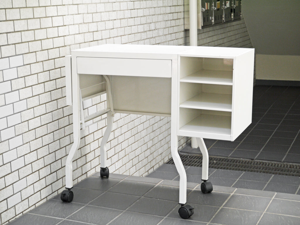 インダストリアル デザイン タイプライターデスク Typewriter Desk ホワイト スチール ワークデスク キャスター付き P.F.S.取扱い 　中古品 買い取りしました。