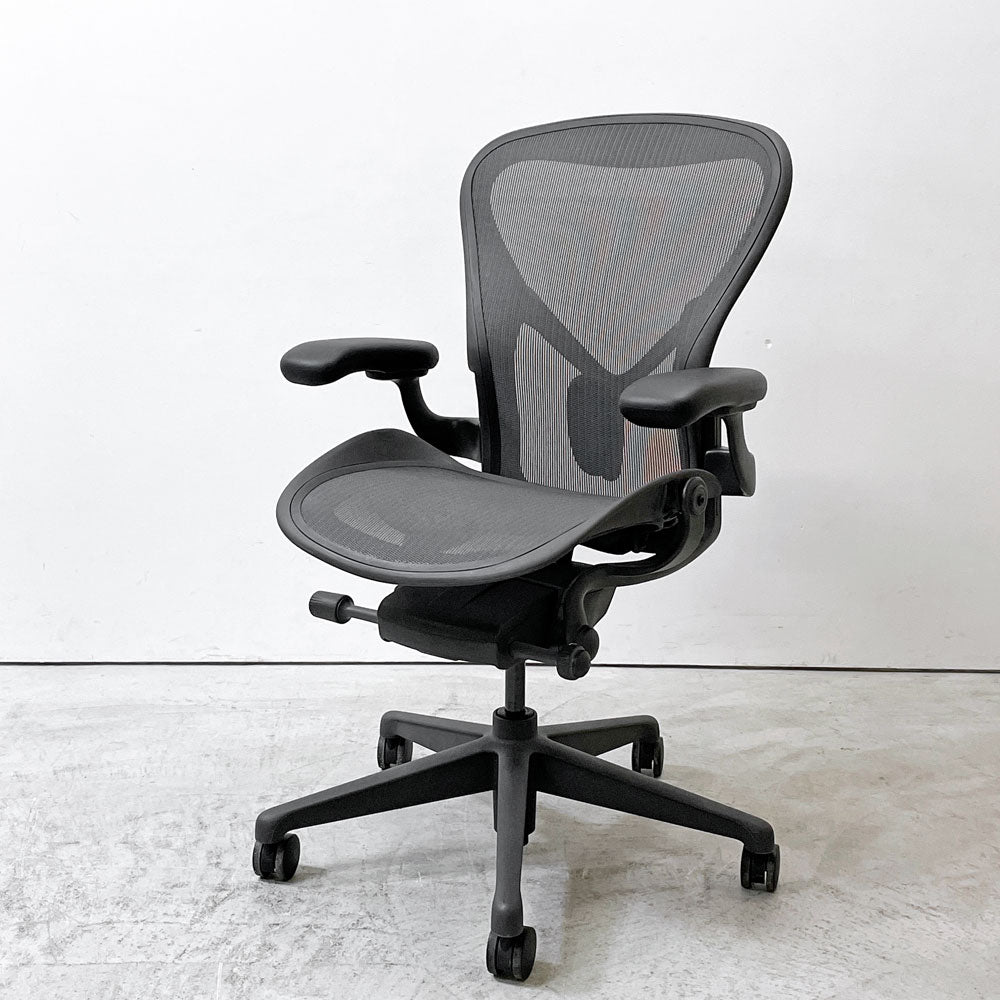 【祖師ヶ谷大蔵店】ハーマンミラー Herman Miller アーロンチェア デスクチェア リマスタード ライト Bサイズ グラファイトベース ビル・スタンフ ＆ ドン・チャドウィック ポスチャーフィット 買取させていただきました。