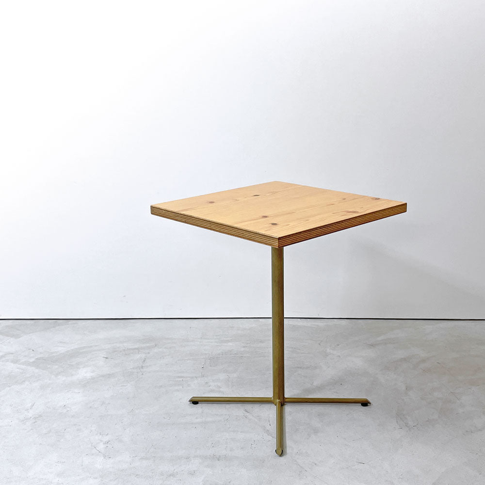 【祖師ヶ谷大蔵店】カフェテーブル スクエア 節入り杉天板 スチール脚 ゴールド W60 H73cm ナチュラルモダン 買取させていただきました。