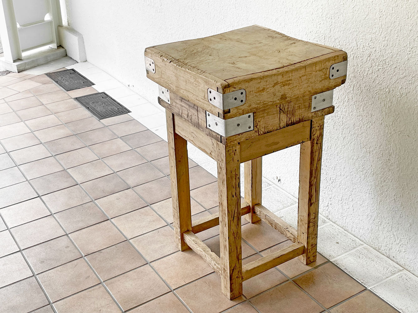 フレンチビンテージ French Vintage ブッチャーズテーブル 肉切り台 作業台 ブロカント シャビーシック 店舗什器 希少 中古品 買い取りしました。