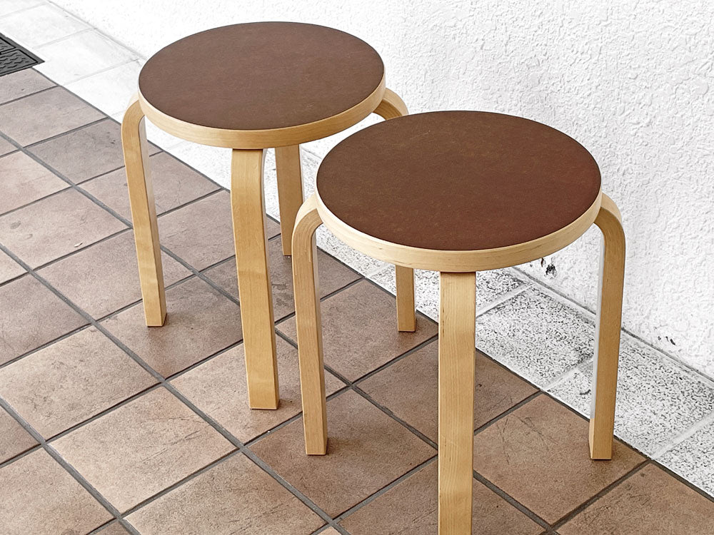 アルテック artek × 無印良品 MUJI スツール E60 バーチ材 ブラウンラミネート 4本脚 アルヴァ・アアルト Alvar Aalto 北欧 2脚 中古品 買い取りしました。