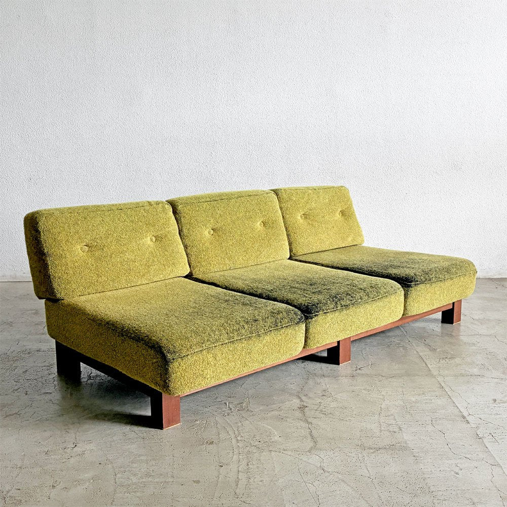 【登戸BASE店】トラックファニチャー TRUCK FURNITURE ラウンジソファ 3シーター LOUNGE SOFA 3-SEATER 3人掛け ウォールナット無垢材 F-41 モスグリーン ブークレ 廃番色 参考定価￥328,900 現状品 買取させていただきました。