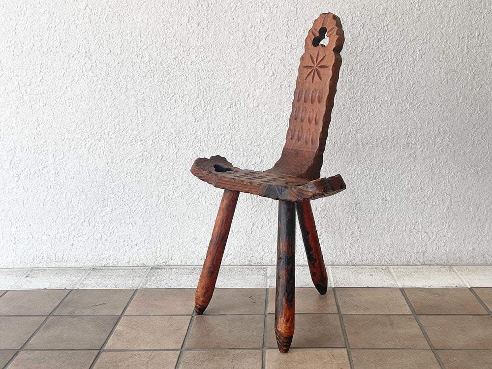 European Vintage ヨーロピアン ビンテージ milk stool ミルクスツール チェア パイン無垢材 木彫 スペイン 中古品 買い取りしました。