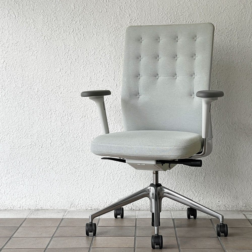 【用賀店】ヴィトラ vitra IDトリム ID Trim リングアーム オフィスチェア ハイバック ライトグレー 2Dアームレスト アントニオ・チッテリオ 定価211,200円 買取させていただきました。