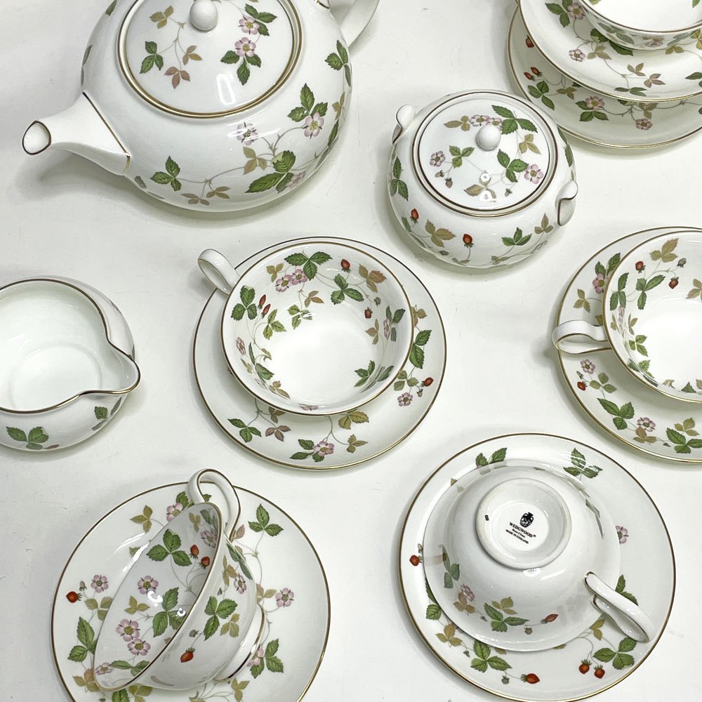 【祖師ヶ谷大蔵店】ウェッジウッド WEDGWOOD ワイルドストロベリー Wild Strawberry アフタヌーンティーセット Afternoon Tea Set カップ&ソーサー 6客 クリーマー シュガーポット ティーポット 計9点 英国食器 買取させていただきました。