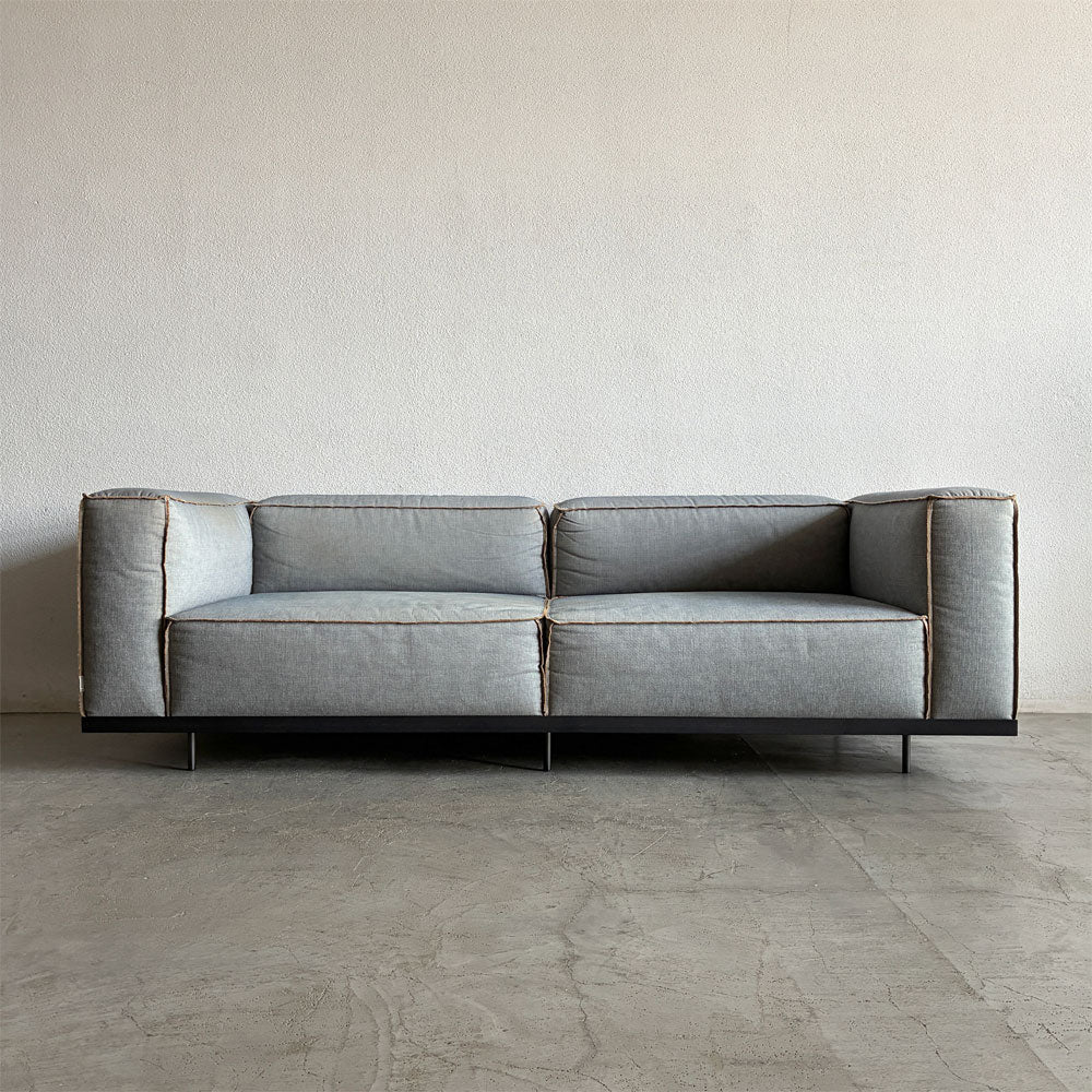 【登戸BASE店】コンプレックス ユニバーサル ファニチャー サプライ COMPLEX UNIVERSAL FURNITURE SUPPLY ヒース トゥー シート ソファ Heath Two Seat Sofa 3p ソファ 三人掛け 受注生産品 WAREHOUSE デニム裏生地 現行￥1,007,600-の品 カジュアル モダン ラグジュアリー 買取させていただきました。