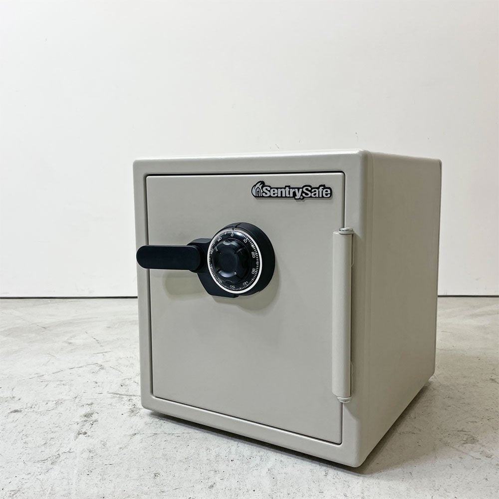 【祖師ヶ谷大蔵店】セントリーセーフ Sentry Safe ビッグボルトシリーズ JF123CT ダイヤル式 耐火金庫 保管庫 メキシコ製 参考定価￥60,280- 買取させていただきました。