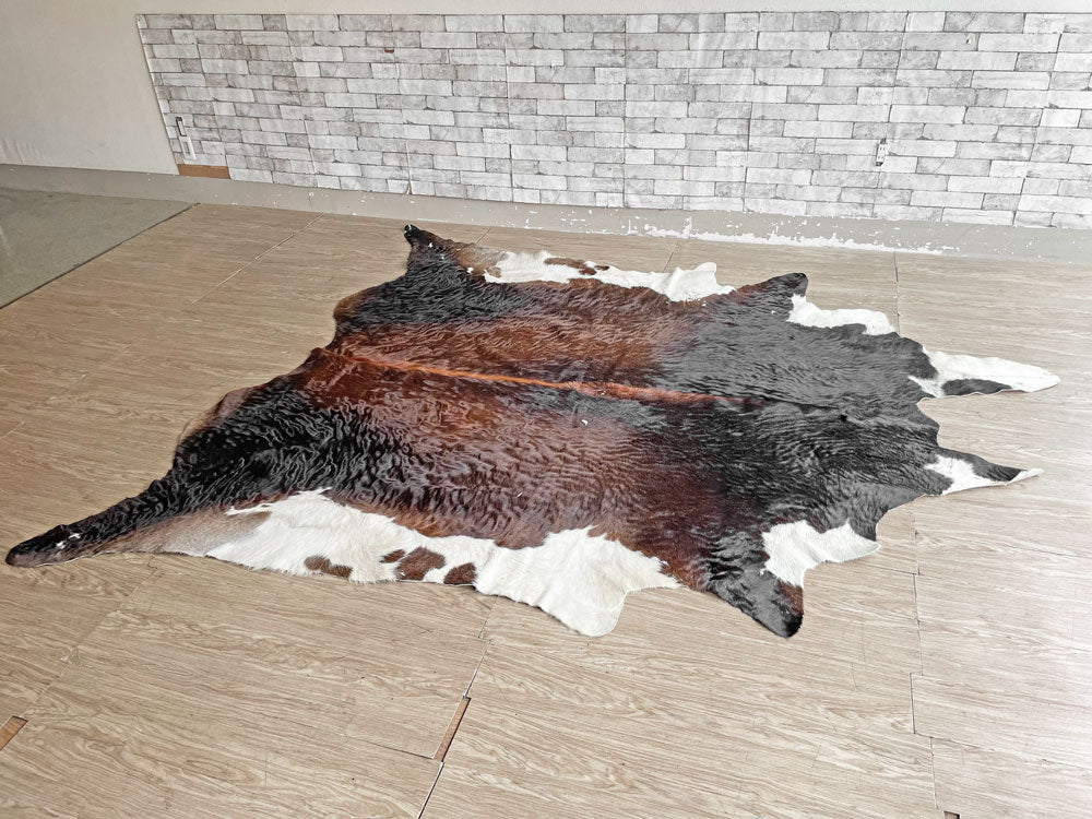 カウラグ 牛革 カーペット ラグマット 毛皮 バッファロー 270×245cm 中古品 買い取りしました。