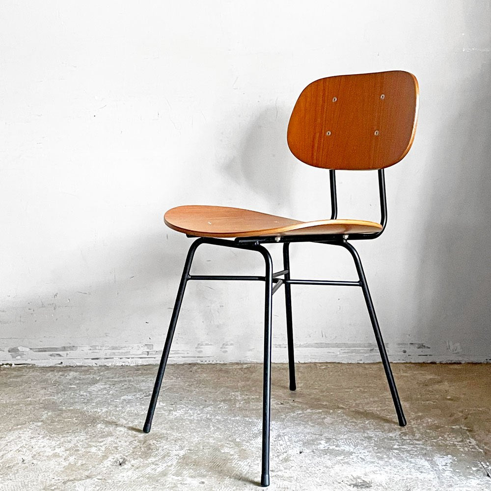 【自由が丘店】グラフ graf プランクトン Plankton チェア ダイニングチェア チーク材 プライウッド スチールレッグ W42cm インダストリアル ミッドセンチュリー 買取させていただきました。