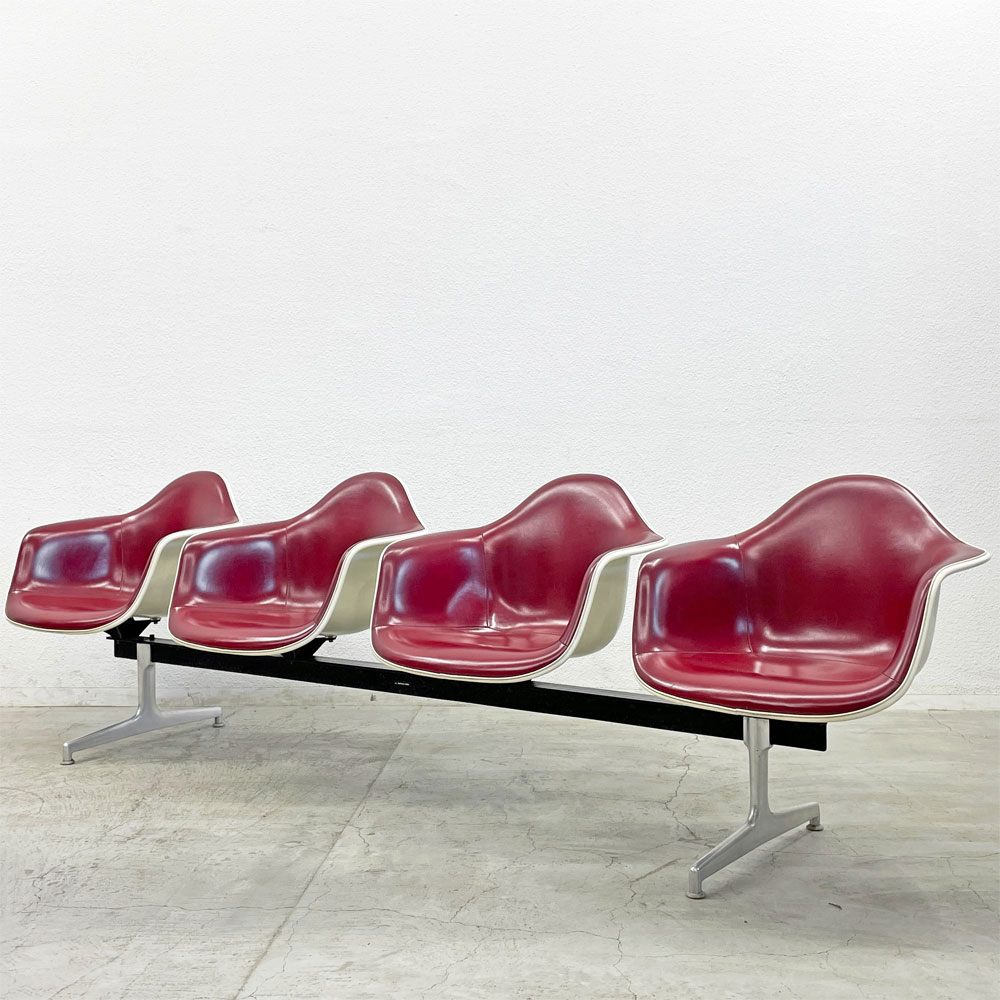 【登戸BASE EC店】ハーマンミラー Herman Miller ビンテージ エアポートベンチ タンデムシート 4連 アームシェル 2nd PVCレザー 買取させていただきました。