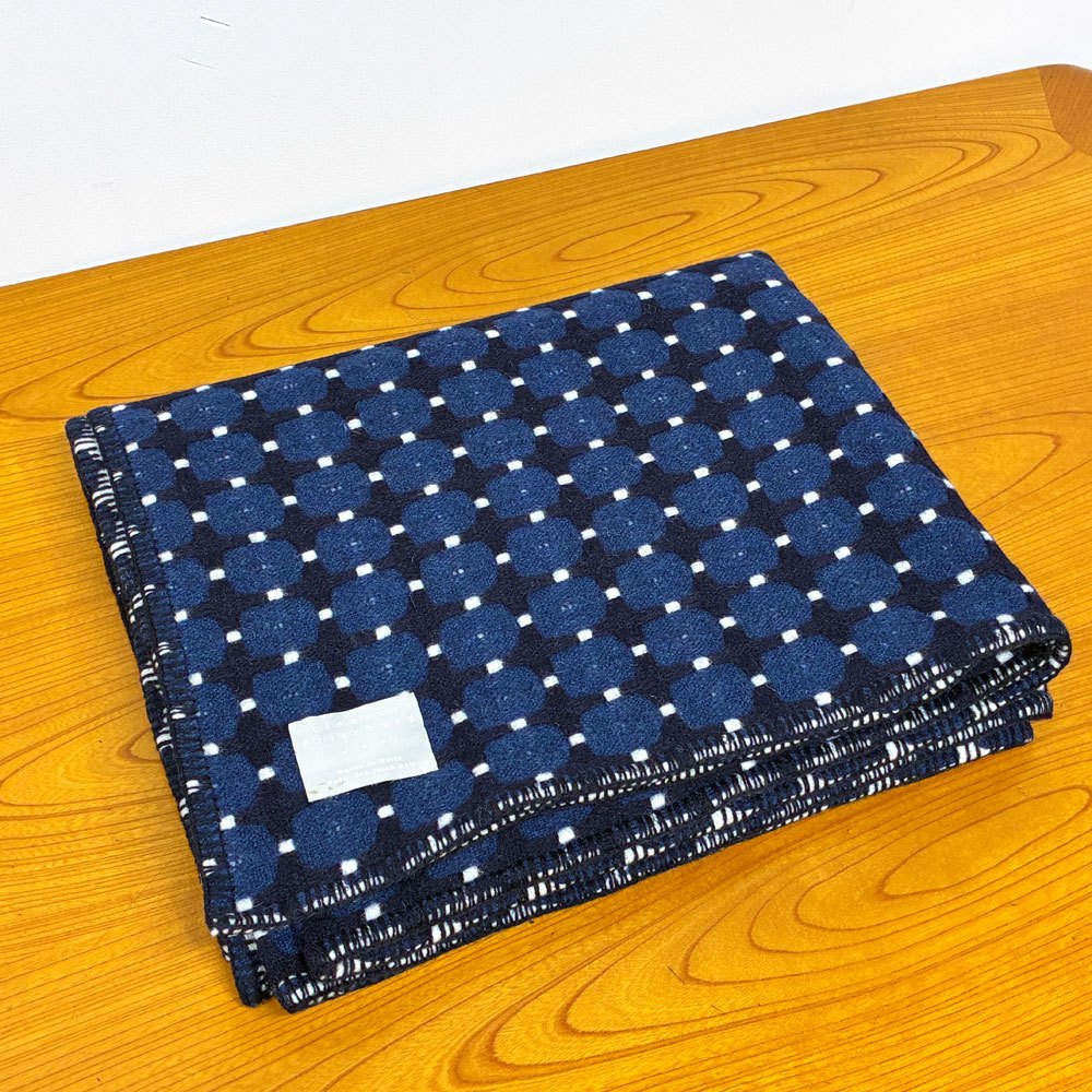 【経堂店】エレノア・プリチャード Eleanor Pritchard 525 LINE ホワイト × ブルー ブランケット 買取させていただきました。