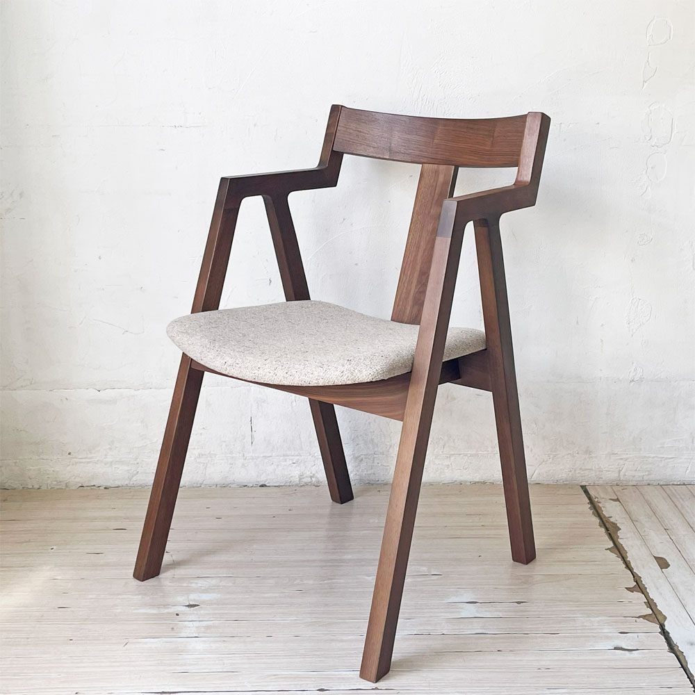 【下北沢店】マスターウォール MASTERWAL シーオーアールワン COR1 ダイニングチェア アームチェア ウォールナット無垢材 ファブリック 買取させていただきました。