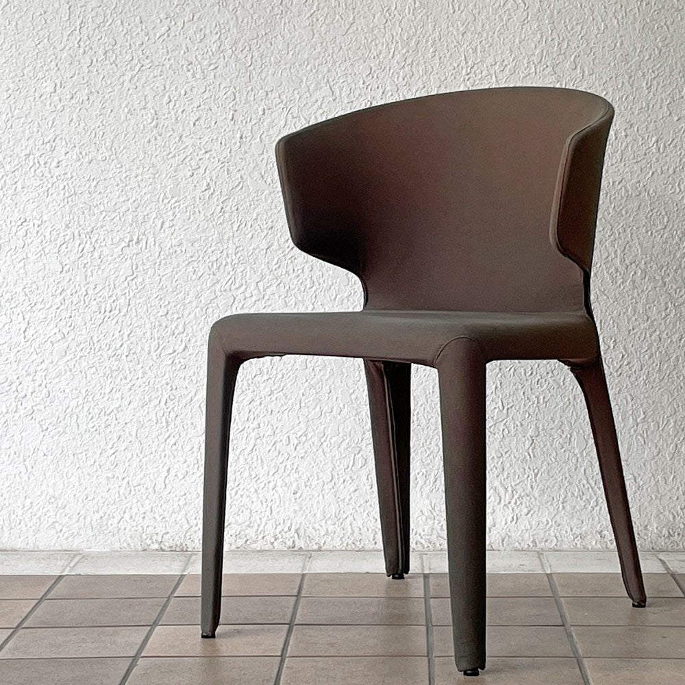  【用賀店】カッシーナ Cassina オラ 367 HOLA アームチェア ファブリック ハンス・ウェッツスタイン 参考定価￥228,000- 現状品 買取させていただきました。