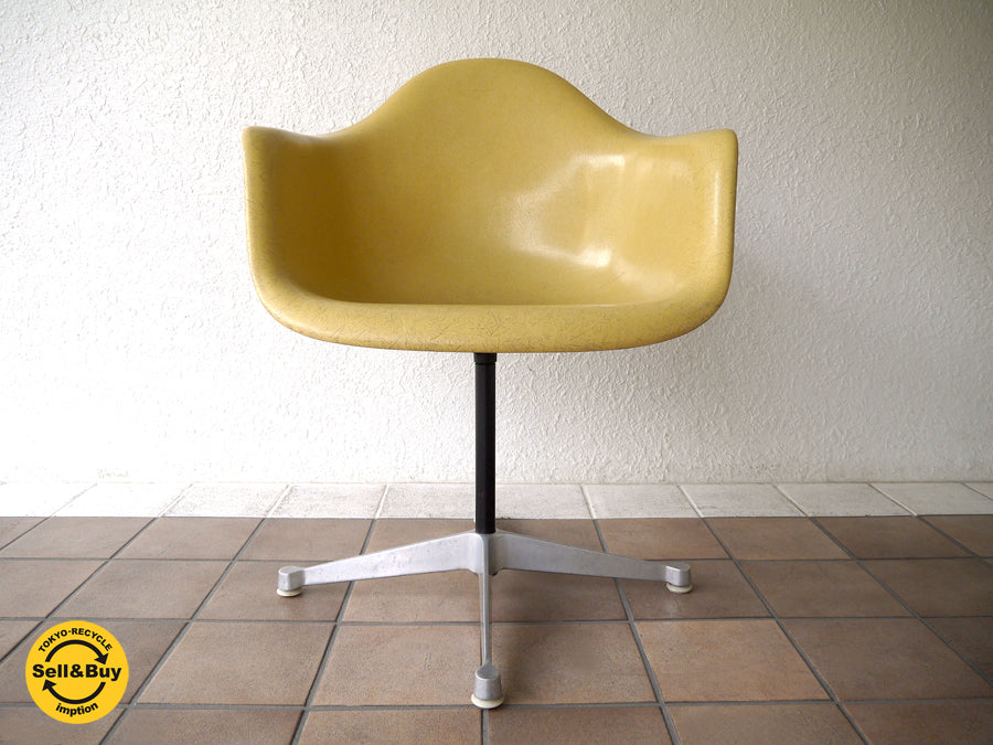 ハーマンミラー HermanMiller アームシェルチェア Arm shell chair 70’S ビンテージ 2nd エディション コントラクトベース ＝ PAC レアカラー LY レモンイエロー色 USA アメリカン・グラフィティ ～ ミッドセンチュリーを代表する チャールズ &amp; レイ ・ イームズ C&amp;R. Eames 不朽の名作！ フルオリジナル70年製ヴィンテージのレアでポップなLYシェルチェア！！ ～ 【 買取と販売とレンタルのお店 】