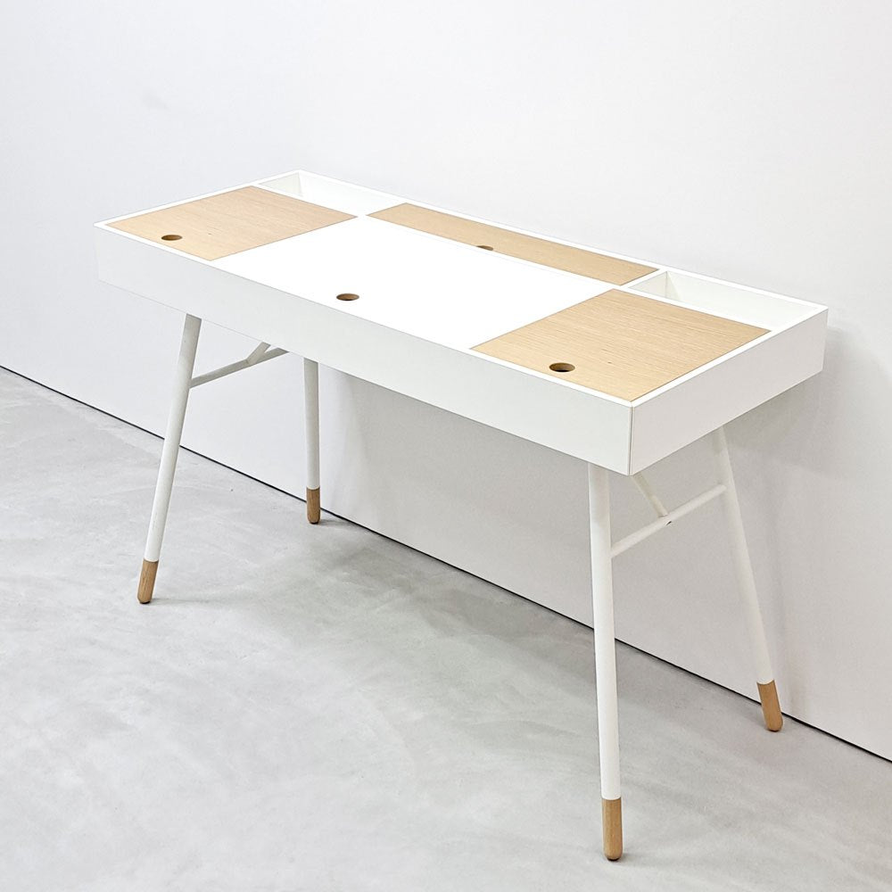【祖師ヶ谷大蔵店】ボーコンセプト Boconcept クパチーノ デスク Cupertino Desk 書斎 学習机 デザイナーデスク オーク材 リバーシブル天板 北欧 デンマーク 定価134,900円 買取させていただきました。
