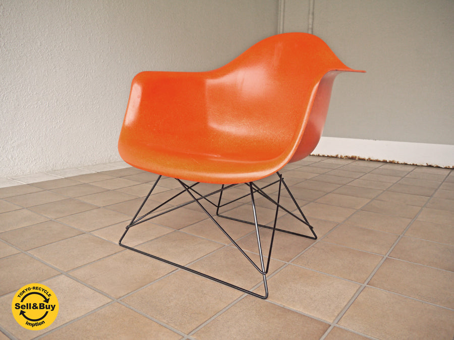 ハーマンミラー HermanMiller チャールズ & レイ ・ イームズ Charles & Ray Eames アームシェルチェア Arm shell chair ローロッドベース グッドコンディション キャッツクレイドルベース ラウンジベース ＝ LAR アイコンカラー オレンジシェル USA アメリカン・グラフィティ ミッドセンチュリー 名作チェア 新着商品 買い取りしました！ 用賀店 出張買取もお任せ下さい。