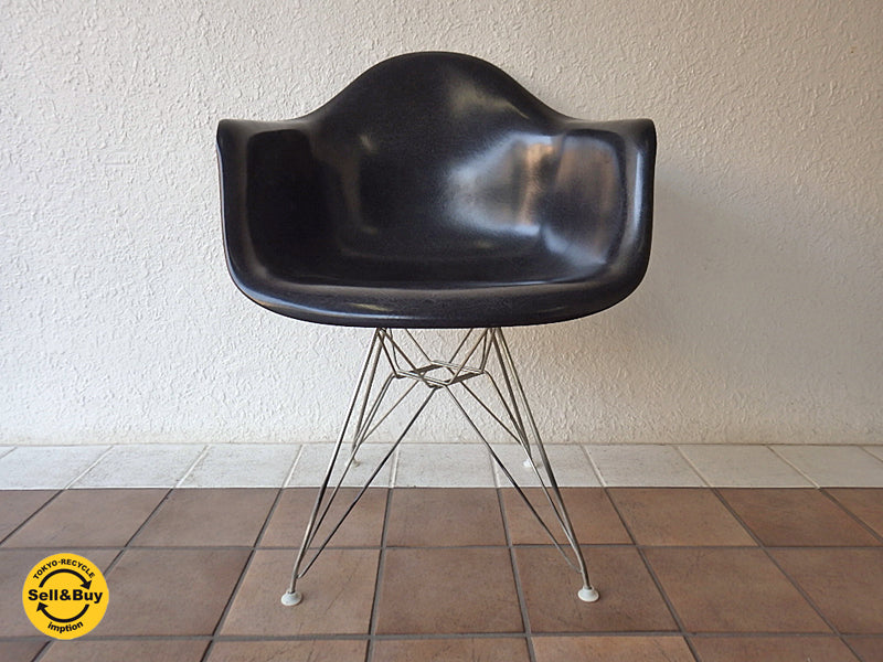 ハーマンミラー HermanMiller アームシェルチェア Arm shell chair チャールズ&レイ ・ イームズ C&R. Eames 現行FRP製 ( ファイバーグラス ) ブラックシェル 黒 ビンテージ エッフェルベース DAR ミッドセンチュリー 不朽の名作チェア 買い取りしました。用賀店 出張買取もお任せ下さい。