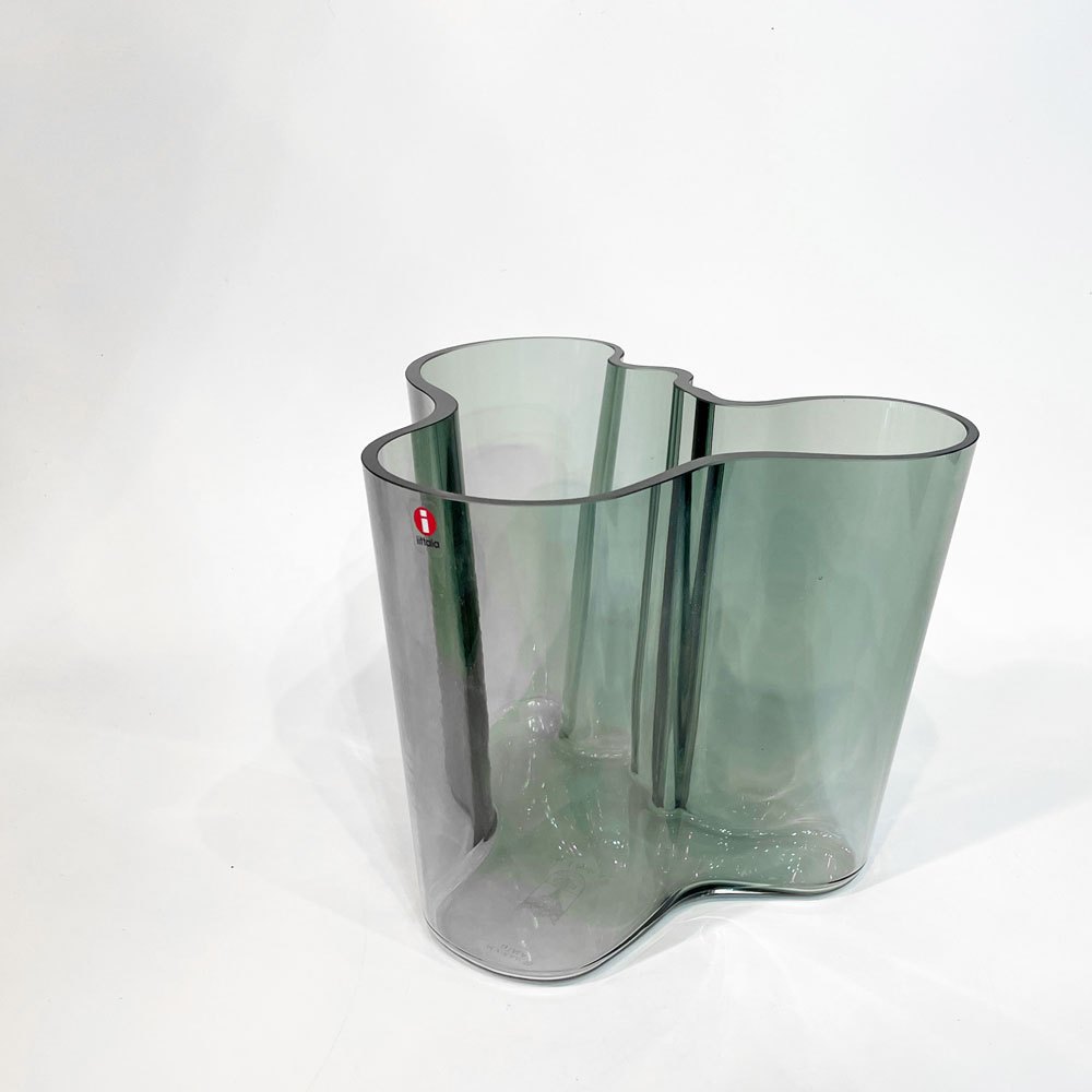 【下北沢店】イッタラ iittala アルヴァ・アアルトコレクション ベース Alvar Aalto Collection Vase H160mm ダークグレー 買取させていただきました。
