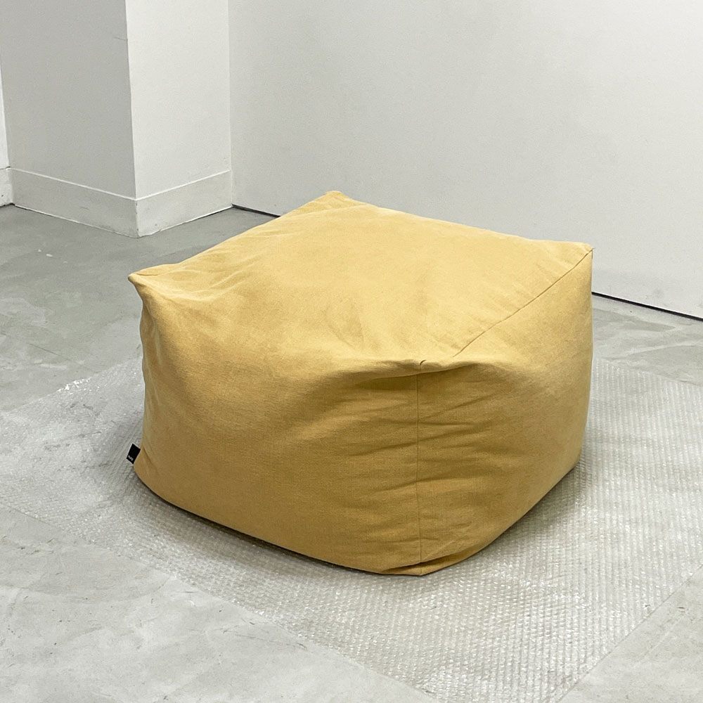 【祖師ヶ谷大蔵店】ヘイ HAY Pouf Planar フロア クッション ライトイエロー 発泡ポリプロピレン 参考定価：￥30,800- 買取させていただきました。