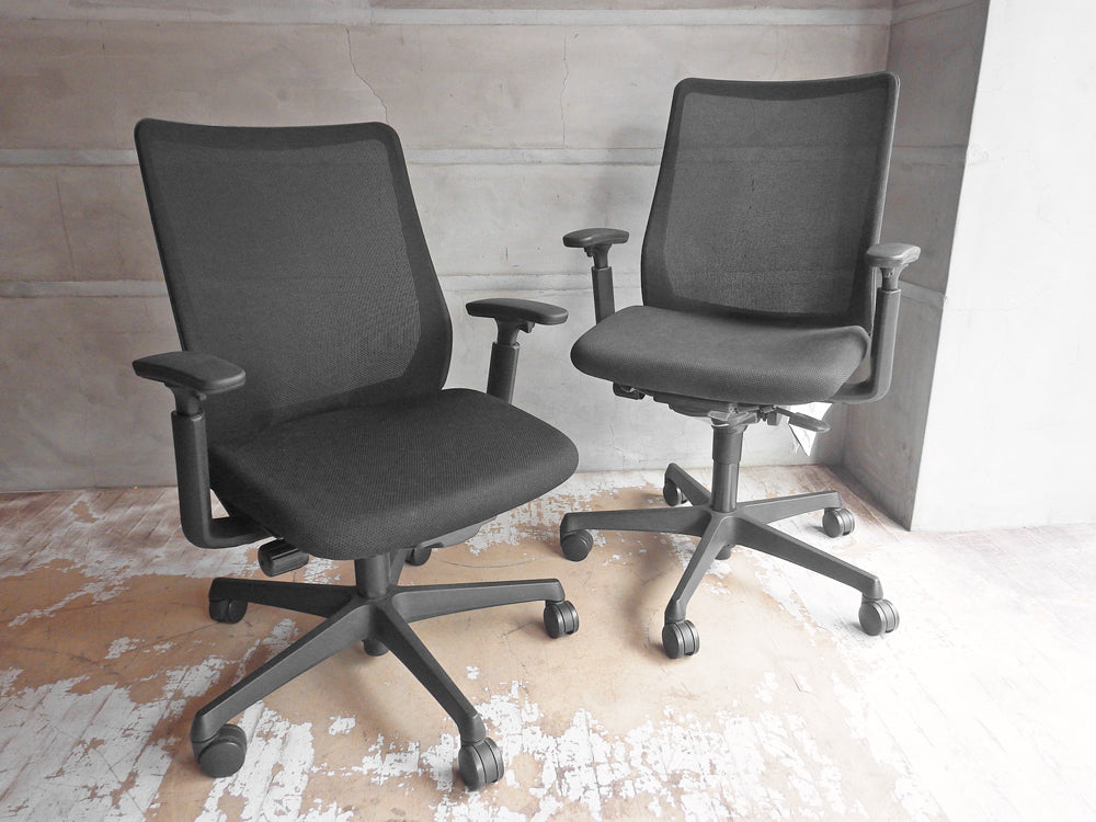 オカムラ okamura フルーエント Fluent デスクチェア ブラック ハイバック アジャストアーム メッシュ 2017年製 ２脚 中古品 買い取りしました。