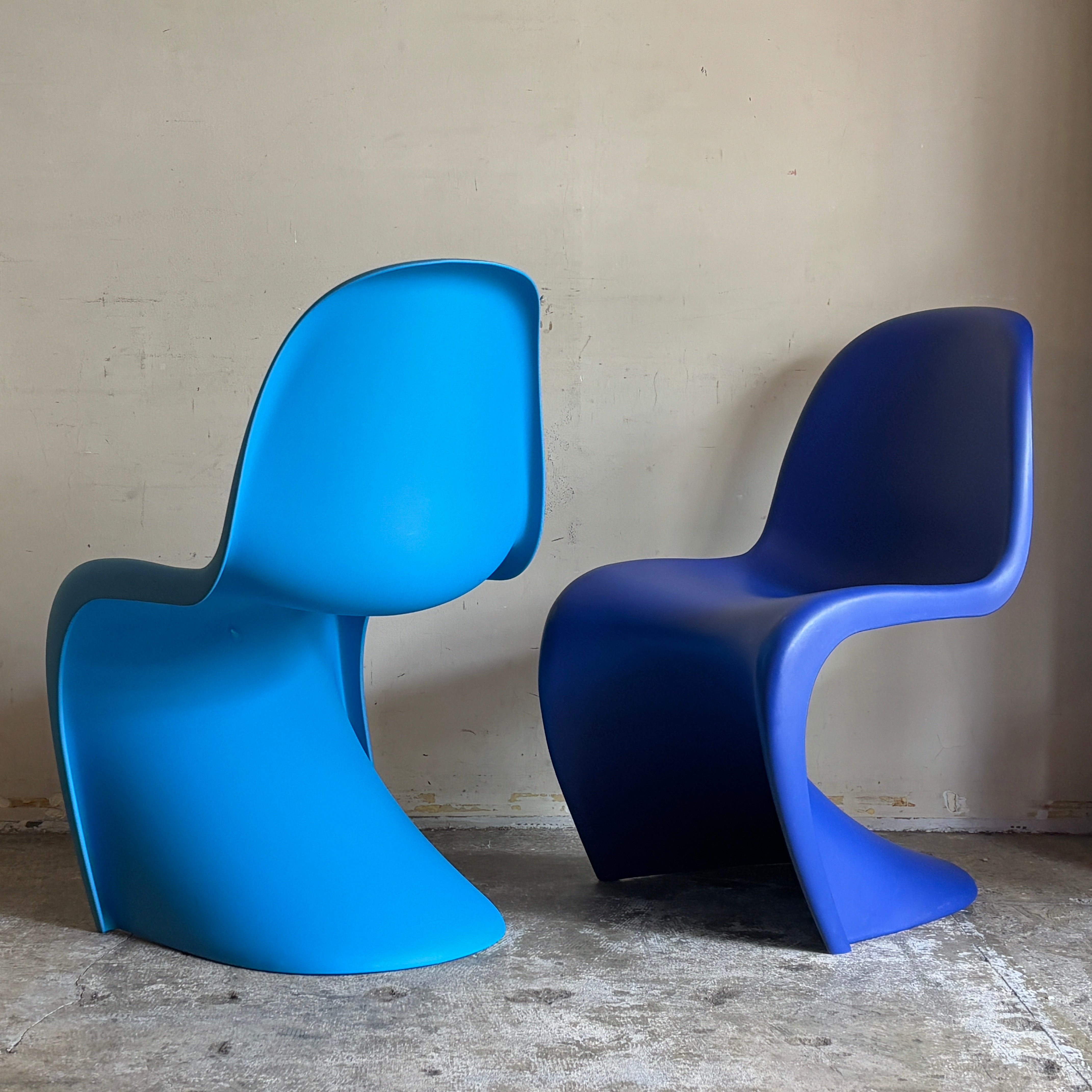 【自由が丘店】ヴィトラ vitra パントンチェア ダイニングチェア スタッキング  ヴェルナー・パントン Panton ミッドセンチュリー スペースエイジ 2脚 買取させていただきました。