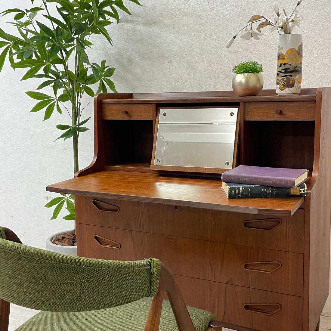 デンマークビンテージ チーク材 ライティングビューロー ドレッサー 3ドロワーズ 本棚 スライド天板～一台三役のスーパーヒーロー～